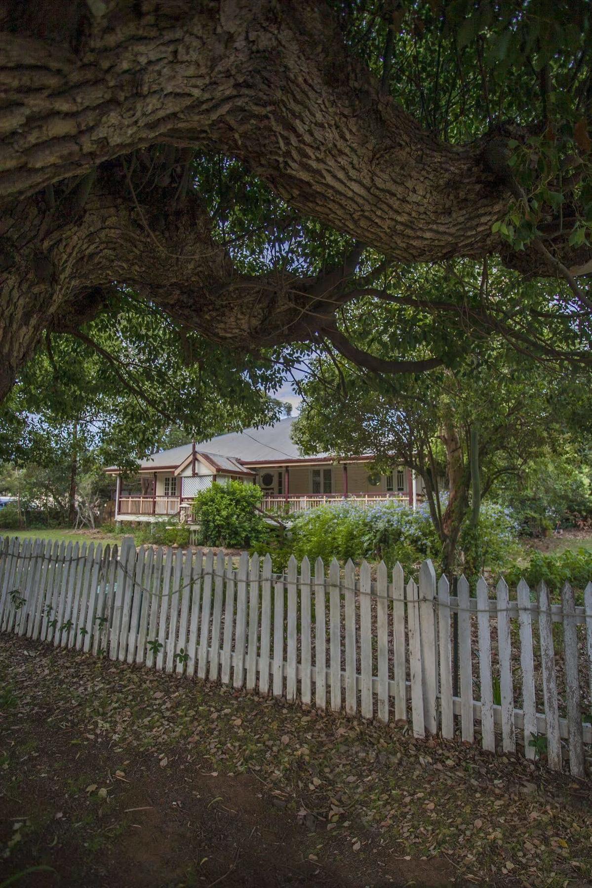 The Laurels Of Chinchilla Hotel Exterior photo